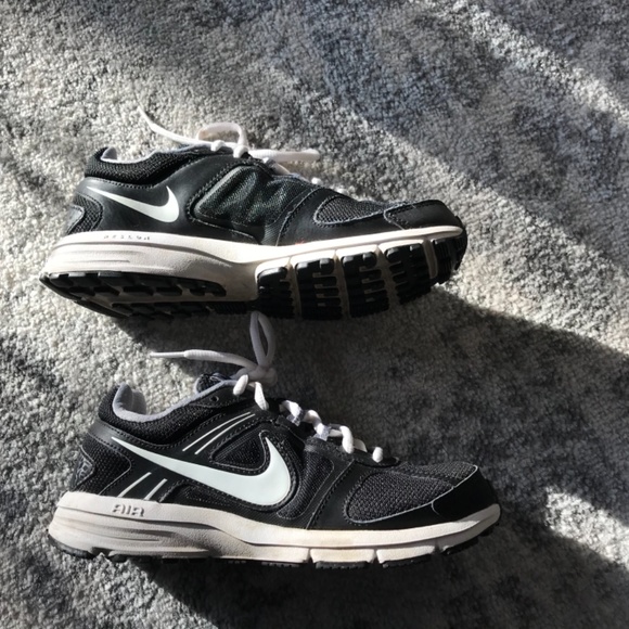 Nike Air Sneaker - Picture 4 of 8